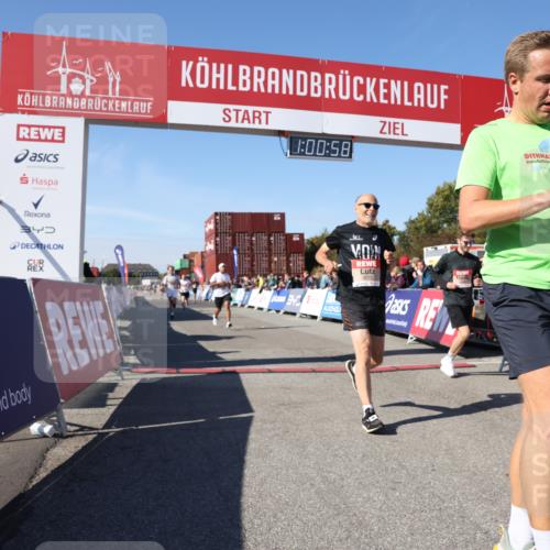03.10.2025 - Köhlbrandbrückenlauf Lena Gebhardt http://msf.ph/oto/9045229 03.10.2025 13:00:59 Ziel 4069, 4140, 4177, 4407, 4425, 4512, 4820, 6464 meine-sportfotos.de