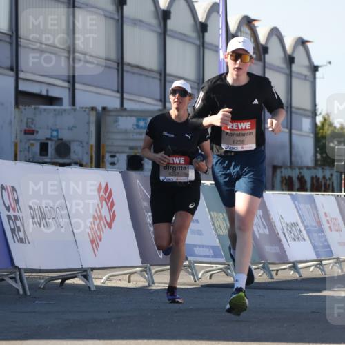03.10.2025 - Köhlbrandbrückenlauf Luisa Fischer http://msf.ph/oto/9045233 03.10.2025 13:44:21 Ziel 4906, 5904, 5905, 6257, 6258 meine-sportfotos.de