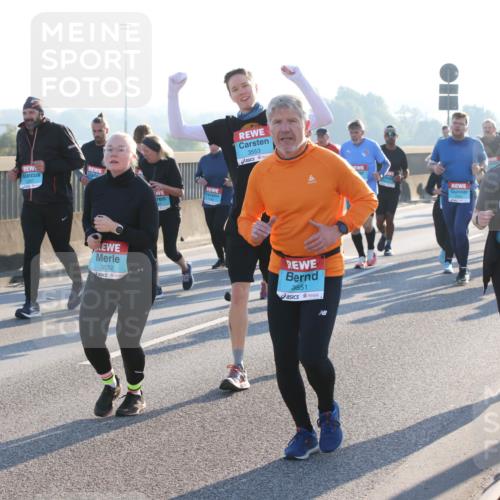 03.10.2025 - Köhlbrandbrückenlauf Lena Gebhardt http://msf.ph/oto/9045242 03.10.2025 09:27:37 Position 1 3552, 3553, 3551, 2572 meine-sportfotos.de