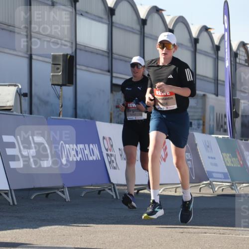 03.10.2025 - Köhlbrandbrückenlauf Luisa Fischer http://msf.ph/oto/9045246 03.10.2025 13:44:22 Ziel 4906, 5904, 5905, 6257, 6258 meine-sportfotos.de