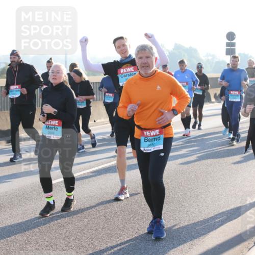 03.10.2025 - Köhlbrandbrückenlauf Lena Gebhardt http://msf.ph/oto/9045247 03.10.2025 09:27:37 Position 1 3552, 35, 3551, 2572 meine-sportfotos.de