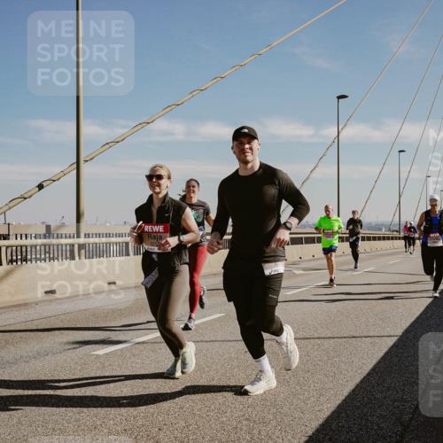 03.10.2025 - Köhlbrandbrückenlauf Michael Burmester http://msf.ph/oto/9045250 03.10.2025 12:27:27 Position 1  meine-sportfotos.de