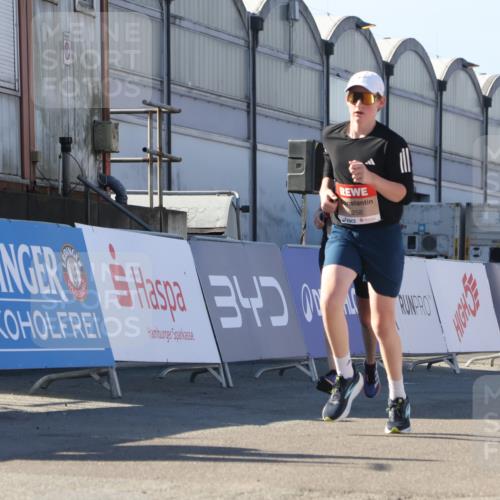 03.10.2025 - Köhlbrandbrückenlauf Luisa Fischer http://msf.ph/oto/9045254 03.10.2025 13:44:23 Ziel 4906, 5904, 5905, 6257, 6258 meine-sportfotos.de