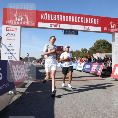 03.10.2025 - Köhlbrandbrückenlauf Lena Gebhardt http://msf.ph/oto/9045275 03.10.2025 13:01:02 Ziel 4039, 4069, 4140, 4177, 4407, 4425, 4512, 4820, 6464 meine-sportfotos.de