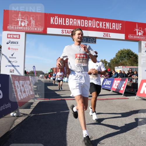 03.10.2025 - Köhlbrandbrückenlauf Lena Gebhardt http://msf.ph/oto/9045285 03.10.2025 13:01:02 Ziel 4039, 4069, 4140, 4177, 4407, 4425, 4512, 4820, 6464 meine-sportfotos.de
