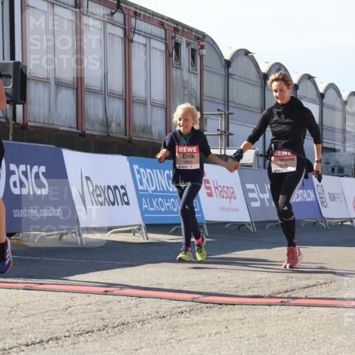 03.10.2025 - Köhlbrandbrückenlauf Luisa Fischer http://msf.ph/oto/9045292 03.10.2025 13:44:26 Ziel 5904, 5905, 6257, 6258 meine-sportfotos.de