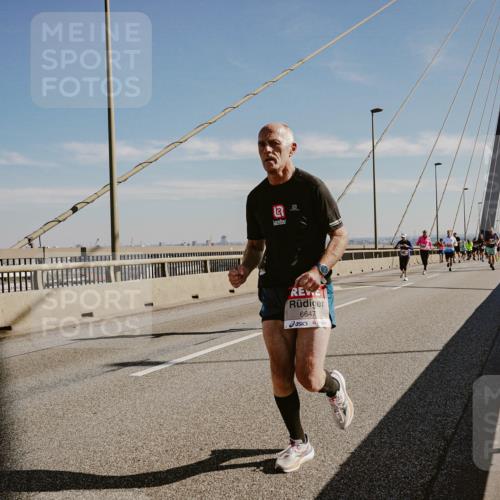 03.10.2025 - Köhlbrandbrückenlauf Michael Burmester http://msf.ph/oto/9045293 03.10.2025 12:27:31 Position 1 6647 meine-sportfotos.de