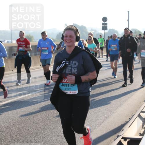 03.10.2025 - Köhlbrandbrückenlauf Lena Gebhardt http://msf.ph/oto/9045294 03.10.2025 09:27:39 Position 1 2781, 2572 meine-sportfotos.de