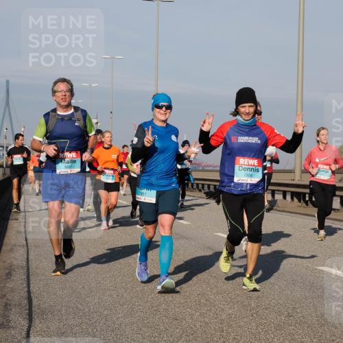 03.10.2025 - Köhlbrandbrückenlauf Fabian Wolf http://msf.ph/oto/9045302 03.10.2025 09:57:44 Position 3 3691, 2147, 2951, 2938, 1431 meine-sportfotos.de