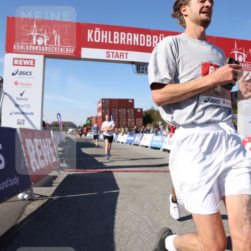 03.10.2025 - Köhlbrandbrückenlauf Lena Gebhardt http://msf.ph/oto/9045303 03.10.2025 13:01:02 Ziel 4039, 4069, 4140, 4177, 4407, 4425, 4512, 4820, 6464 meine-sportfotos.de