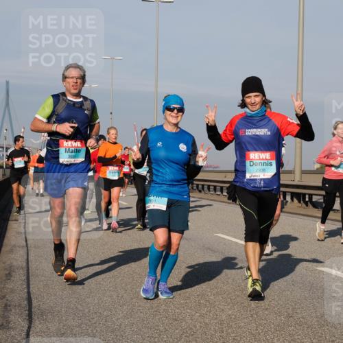 03.10.2025 - Köhlbrandbrückenlauf Fabian Wolf http://msf.ph/oto/9045308 03.10.2025 09:57:44 Position 3 3691, 2951, 2938 meine-sportfotos.de