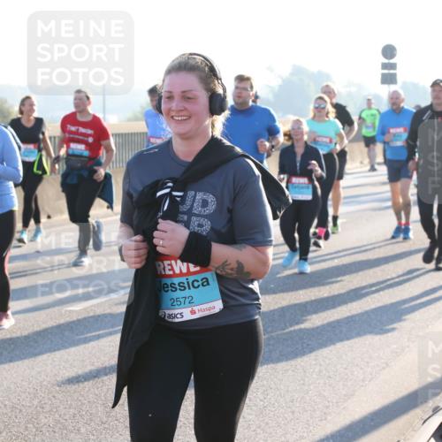 03.10.2025 - Köhlbrandbrückenlauf Lena Gebhardt http://msf.ph/oto/9045309 03.10.2025 09:27:39 Position 1 2781, 2572 meine-sportfotos.de