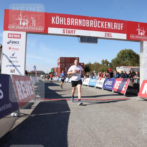 03.10.2025 - Köhlbrandbrückenlauf Lena Gebhardt http://msf.ph/oto/9045314 03.10.2025 13:01:03 Ziel 4039, 4069, 4140, 4177, 4407, 4425, 4512, 4820 meine-sportfotos.de