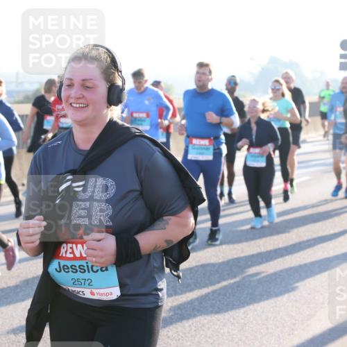 03.10.2025 - Köhlbrandbrückenlauf Lena Gebhardt http://msf.ph/oto/9045319 03.10.2025 09:27:40 Position 1 2572 meine-sportfotos.de