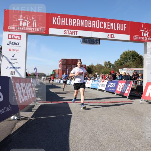 03.10.2025 - Köhlbrandbrückenlauf Lena Gebhardt http://msf.ph/oto/9045320 03.10.2025 13:01:04 Ziel 4039, 4069, 4140, 4177, 4407, 4425, 4512, 4820, 5779 meine-sportfotos.de