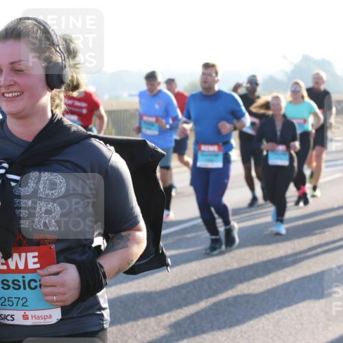 03.10.2025 - Köhlbrandbrückenlauf Lena Gebhardt http://msf.ph/oto/9045323 03.10.2025 09:27:40 Position 1 2572 meine-sportfotos.de