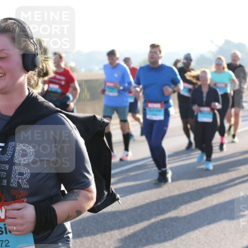03.10.2025 - Köhlbrandbrückenlauf Lena Gebhardt http://msf.ph/oto/9045328 03.10.2025 09:27:40 Position 1 2572 meine-sportfotos.de