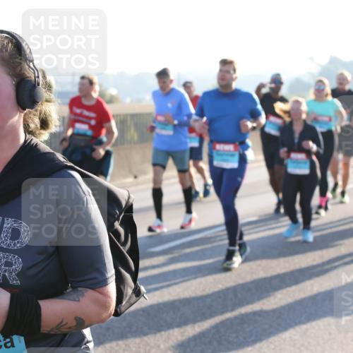03.10.2025 - Köhlbrandbrückenlauf Lena Gebhardt http://msf.ph/oto/9045329 03.10.2025 09:27:40 Position 1  meine-sportfotos.de