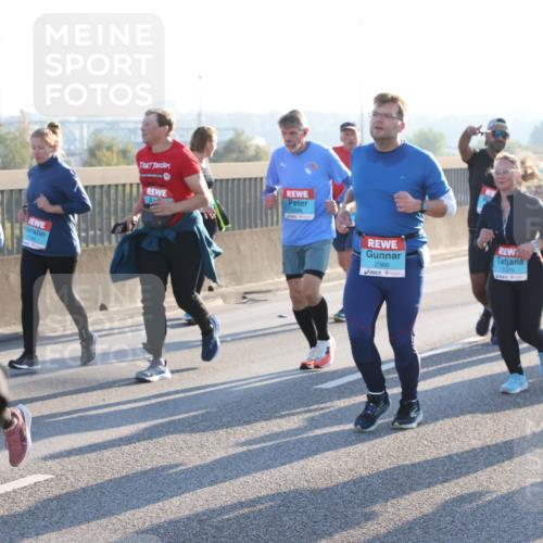 03.10.2025 - Köhlbrandbrückenlauf Lena Gebhardt http://msf.ph/oto/9045332 03.10.2025 09:27:40 Position 1 2366, 2375 meine-sportfotos.de