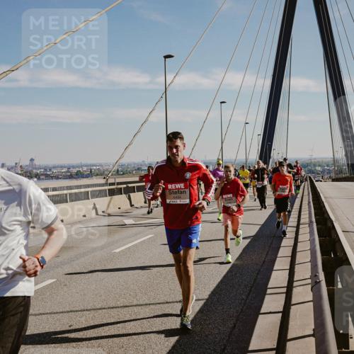 03.10.2025 - Köhlbrandbrückenlauf Michael Burmester http://msf.ph/oto/9045335 03.10.2025 12:27:42 Position 1 4244, 6454 meine-sportfotos.de