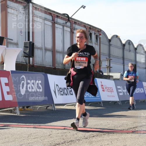 03.10.2025 - Köhlbrandbrückenlauf Luisa Fischer http://msf.ph/oto/9045336 03.10.2025 13:44:36 Ziel 5696, 5904, 5905, 5919, 6257 meine-sportfotos.de