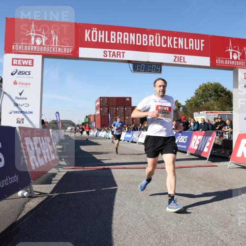 03.10.2025 - Köhlbrandbrückenlauf Lena Gebhardt http://msf.ph/oto/9045337 03.10.2025 13:01:04 Ziel 4039, 4069, 4140, 4177, 4407, 4425, 4512, 4820, 5779 meine-sportfotos.de