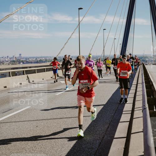 03.10.2025 - Köhlbrandbrückenlauf Michael Burmester http://msf.ph/oto/9045339 03.10.2025 12:27:43 Position 1 4146 meine-sportfotos.de