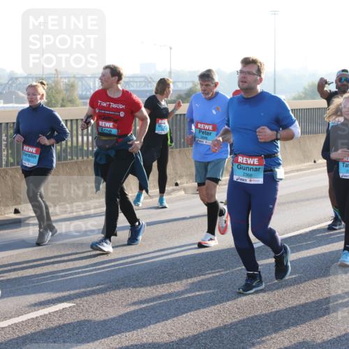 03.10.2025 - Köhlbrandbrückenlauf Lena Gebhardt http://msf.ph/oto/9045343 03.10.2025 09:27:41 Position 1 2781, 2780, 3674, 2646, 2366, 2375, 2681 meine-sportfotos.de