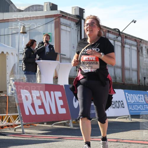 03.10.2025 - Köhlbrandbrückenlauf Luisa Fischer http://msf.ph/oto/9045350 03.10.2025 13:44:37 Ziel 5696, 5904, 5905, 5919 meine-sportfotos.de
