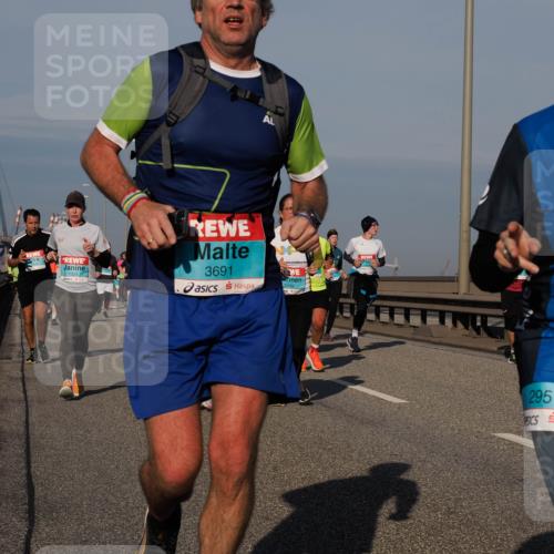 03.10.2025 - Köhlbrandbrückenlauf Fabian Wolf http://msf.ph/oto/9045355 03.10.2025 09:57:45 Position 3 361, 1324, 3691, 3339, 2951 meine-sportfotos.de