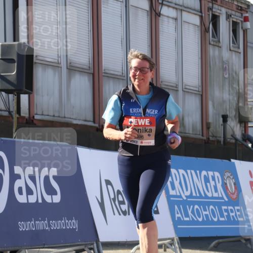 03.10.2025 - Köhlbrandbrückenlauf Luisa Fischer http://msf.ph/oto/9045363 03.10.2025 13:44:39 Ziel 5696, 5919 meine-sportfotos.de
