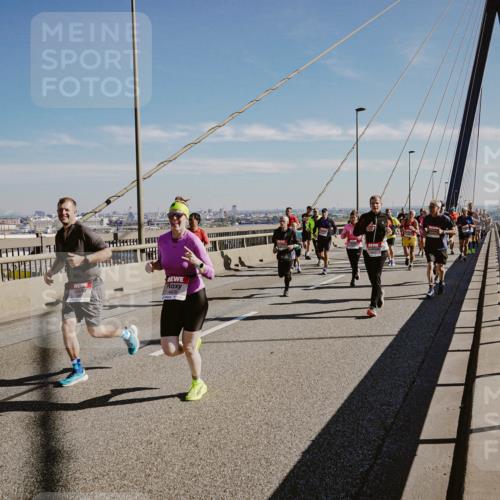 03.10.2025 - Köhlbrandbrückenlauf Michael Burmester http://msf.ph/oto/9045365 03.10.2025 12:27:46 Position 1  meine-sportfotos.de