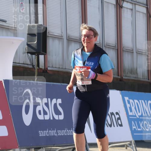03.10.2025 - Köhlbrandbrückenlauf Luisa Fischer http://msf.ph/oto/9045367 03.10.2025 13:44:39 Ziel 5696, 5919 meine-sportfotos.de