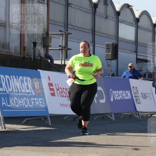 03.10.2025 - Köhlbrandbrückenlauf Luisa Fischer http://msf.ph/oto/9045370 03.10.2025 13:44:47 Ziel 7004, 5696, 5919, 5932, 6546 meine-sportfotos.de