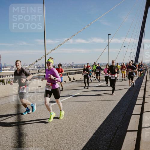 03.10.2025 - Köhlbrandbrückenlauf Michael Burmester http://msf.ph/oto/9045371 03.10.2025 12:27:46 Position 1  meine-sportfotos.de