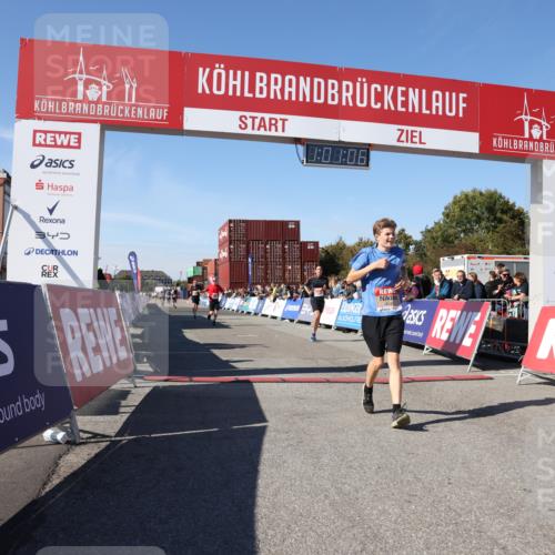 03.10.2025 - Köhlbrandbrückenlauf Lena Gebhardt http://msf.ph/oto/9045386 03.10.2025 13:01:06 Ziel 4039, 4069, 4140, 4177, 4407, 4425, 4512, 4820, 5779, 6614 meine-sportfotos.de