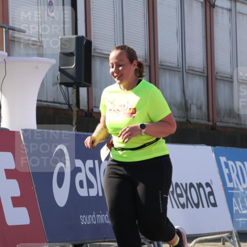 03.10.2025 - Köhlbrandbrückenlauf Luisa Fischer http://msf.ph/oto/9045399 03.10.2025 13:44:50 Ziel 7004, 5696, 5932, 6542, 6546 meine-sportfotos.de