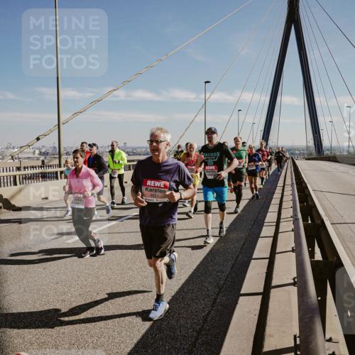 03.10.2025 - Köhlbrandbrückenlauf Michael Burmester http://msf.ph/oto/9045405 03.10.2025 12:27:49 Position 1 4513 meine-sportfotos.de