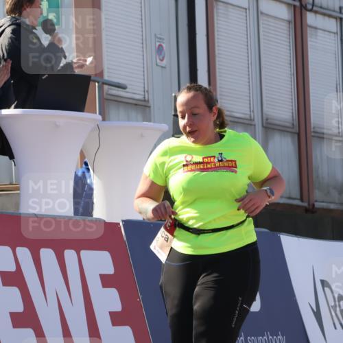 03.10.2025 - Köhlbrandbrückenlauf Luisa Fischer http://msf.ph/oto/9045406 03.10.2025 13:44:50 Ziel 7004, 5696, 5932, 6542, 6546 meine-sportfotos.de