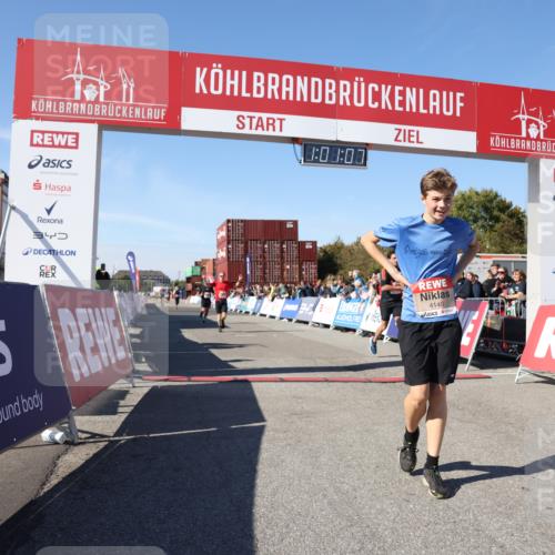 03.10.2025 - Köhlbrandbrückenlauf Lena Gebhardt http://msf.ph/oto/9045411 03.10.2025 13:01:08 Ziel 4039, 4069, 4140, 4407, 4425, 4512, 5779, 6614 meine-sportfotos.de