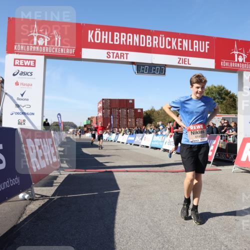 03.10.2025 - Köhlbrandbrückenlauf Lena Gebhardt http://msf.ph/oto/9045416 03.10.2025 13:01:08 Ziel 4039, 4069, 4140, 4407, 4425, 4512, 5779, 6614 meine-sportfotos.de