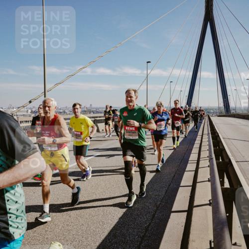 03.10.2025 - Köhlbrandbrückenlauf Michael Burmester http://msf.ph/oto/9045424 03.10.2025 12:27:51 Position 1 3, 2025, 6658, 141441, 4426, 4837 meine-sportfotos.de