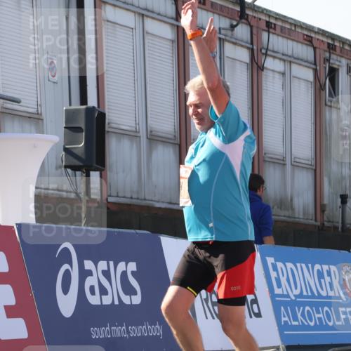 03.10.2025 - Köhlbrandbrückenlauf Luisa Fischer http://msf.ph/oto/9045425 03.10.2025 13:44:53 Ziel 7004, 5932, 6542, 6546 meine-sportfotos.de
