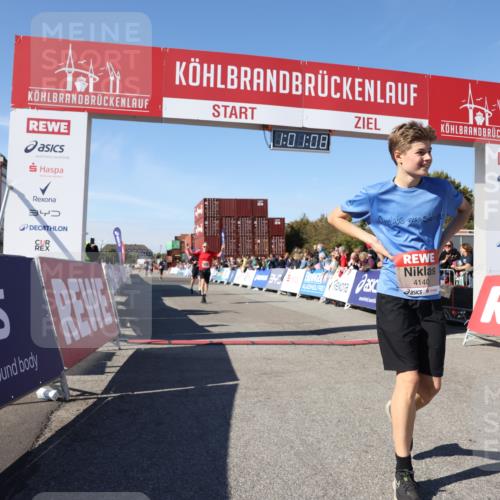 03.10.2025 - Köhlbrandbrückenlauf Lena Gebhardt http://msf.ph/oto/9045431 03.10.2025 13:01:08 Ziel 4039, 4069, 4140, 4407, 4425, 4512, 5779, 6614 meine-sportfotos.de