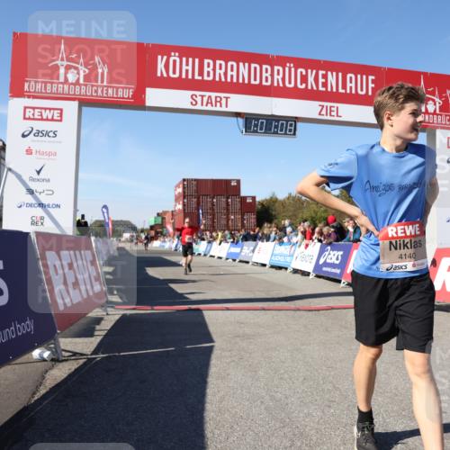 03.10.2025 - Köhlbrandbrückenlauf Lena Gebhardt http://msf.ph/oto/9045436 03.10.2025 13:01:08 Ziel 4039, 4069, 4140, 4407, 4425, 4512, 5779, 6614 meine-sportfotos.de