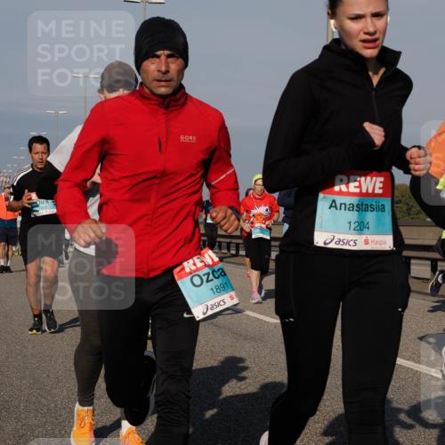 03.10.2025 - Köhlbrandbrückenlauf Fabian Wolf http://msf.ph/oto/9045440 03.10.2025 09:57:48 Position 3 1202, 1891, 1204 meine-sportfotos.de