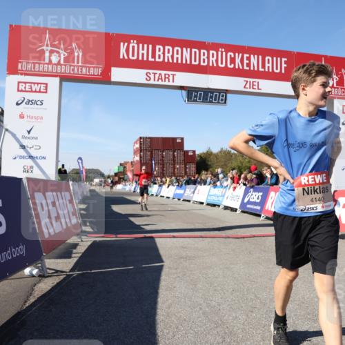 03.10.2025 - Köhlbrandbrückenlauf Lena Gebhardt http://msf.ph/oto/9045442 03.10.2025 13:01:08 Ziel 4039, 4069, 4140, 4407, 4425, 4512, 5779, 6614 meine-sportfotos.de