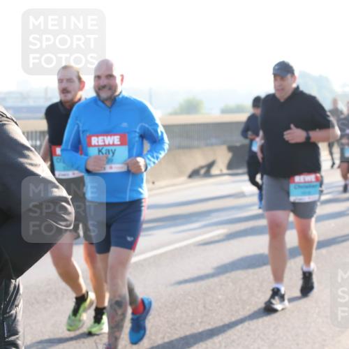 03.10.2025 - Köhlbrandbrückenlauf Lena Gebhardt http://msf.ph/oto/9045443 03.10.2025 09:27:43 Position 1  meine-sportfotos.de