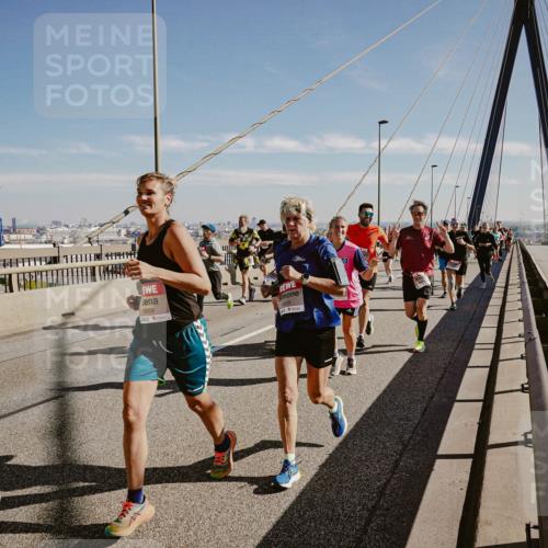 03.10.2025 - Köhlbrandbrückenlauf Michael Burmester http://msf.ph/oto/9045446 03.10.2025 12:27:52 Position 1 4999, 4509 meine-sportfotos.de