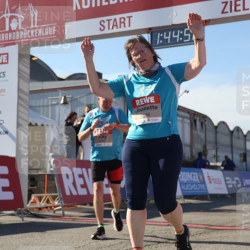 03.10.2025 - Köhlbrandbrückenlauf Luisa Fischer http://msf.ph/oto/9045450 03.10.2025 13:44:55 Ziel 7004, 5932, 6527, 6528, 6542, 6546 meine-sportfotos.de
